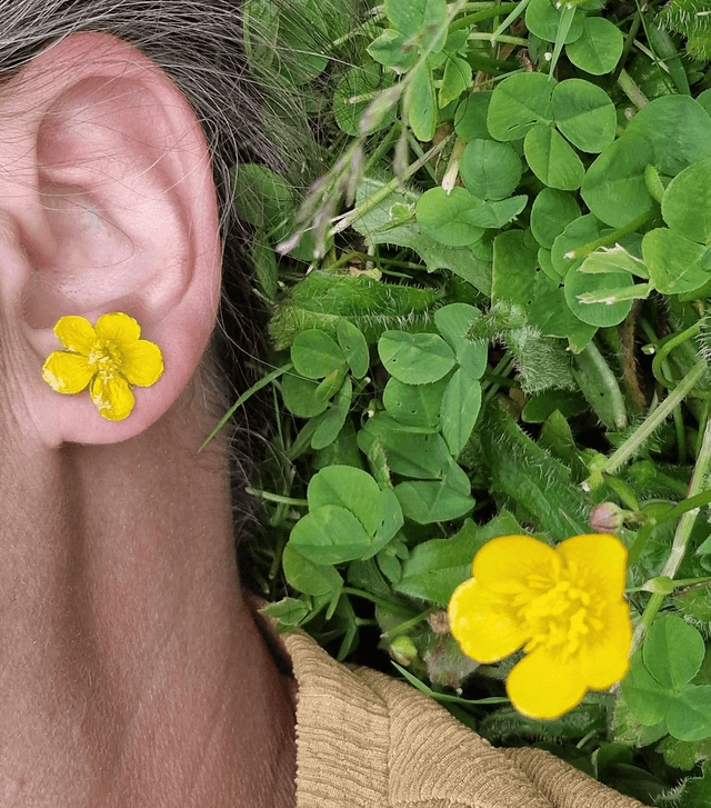 Boucles oreilles puces Bouton d'or