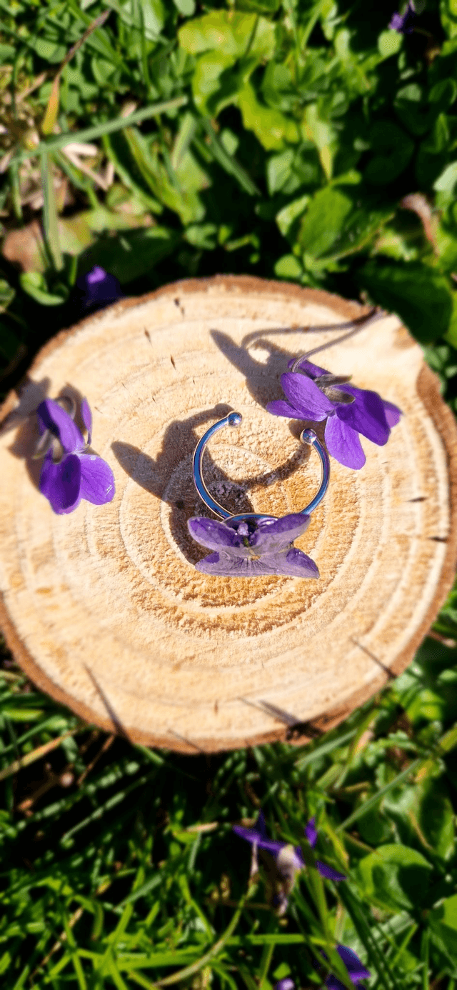Bague "La violette"  avec une véritable fleur 
