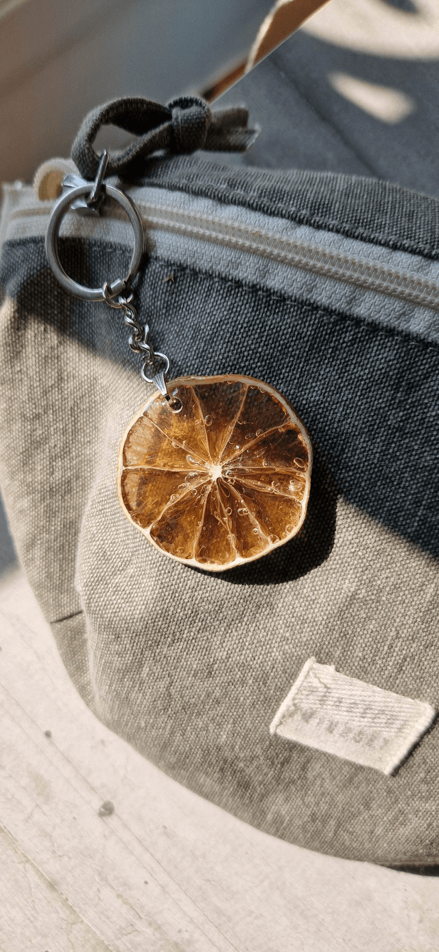 Porte clés/ gri gri bijou de sac citron