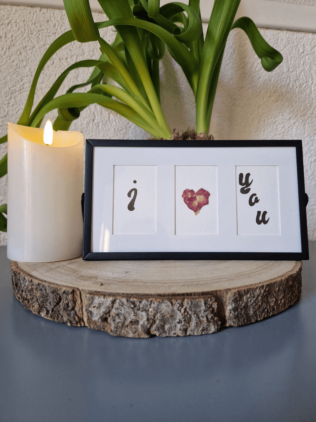 Cadre à poser &quot;I love you &quot; fleurs séchées